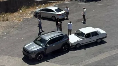 Zonguldak’ın Karadeniz Ereğli ilçesinde araç taşıyıcı tırdan indirildiği sırada kontrolden
