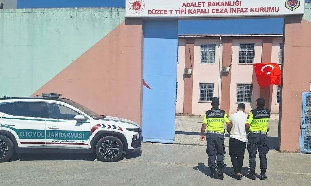 DÜZCE(İHA) – Düzce’de polis ve jandarma ekipleri tarafından yapılan denetimlerde