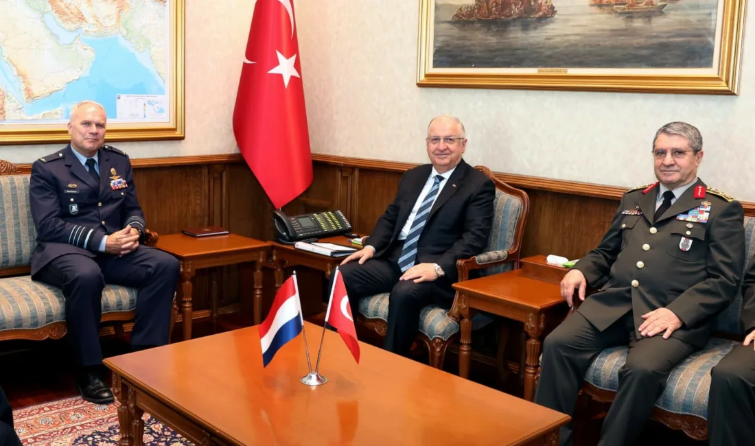 Milli Savunma Bakanı Yaşar Güler, Hollanda Genelkurmay Başkanı Orgeneral Onno