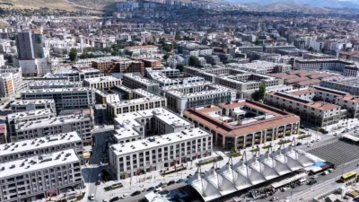 Kahramanmaraş depremlerinde ağır hasar alan ve yeniden inşa edilen Malatya