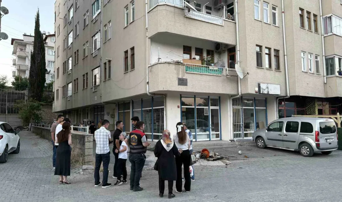 Kastamonu’nun Tosya ilçesinde balkonda bulunan saksının ısınması sonrası çıkan yangın,