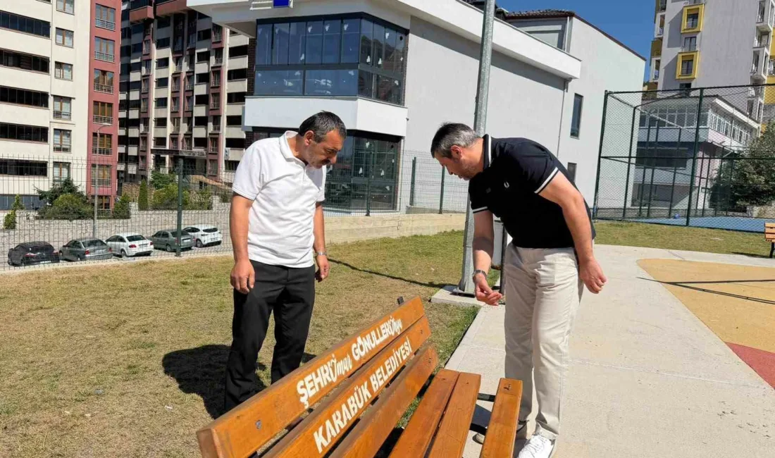 Karabük Belediye Başkanı Özkan Çetinkaya, Üniversite Mahallesi’ndeki tema parkta banklara