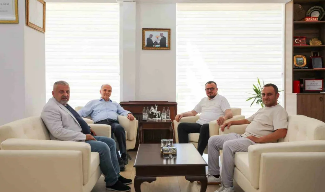 Düzce Belediye Başkanı Dr. Faruk Özlü, belediyede önemli isimleri ağırlayarak