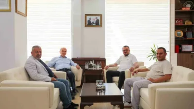 Düzce Belediye Başkanı Dr. Faruk Özlü, belediyede önemli isimleri ağırlayarak