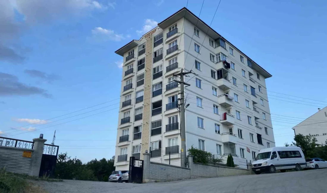 Kastamonu’da bir binanın 7. katından düşen 2 yaşındaki çocuk, kaldırıldığı