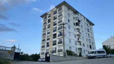 Kastamonu’da bir binanın 7. katından düşen 2 yaşındaki çocuk, kaldırıldığı