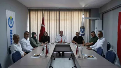 İŞ’e bağlı sendika temsilcileri, birlik ve beraberlik mesajı verirken, emekçilerin