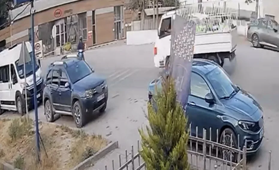 Bolu-Mengen karayolunda motosiklet ile kamyonetin kafa kafaya çarpıştığı, 1 kişinin