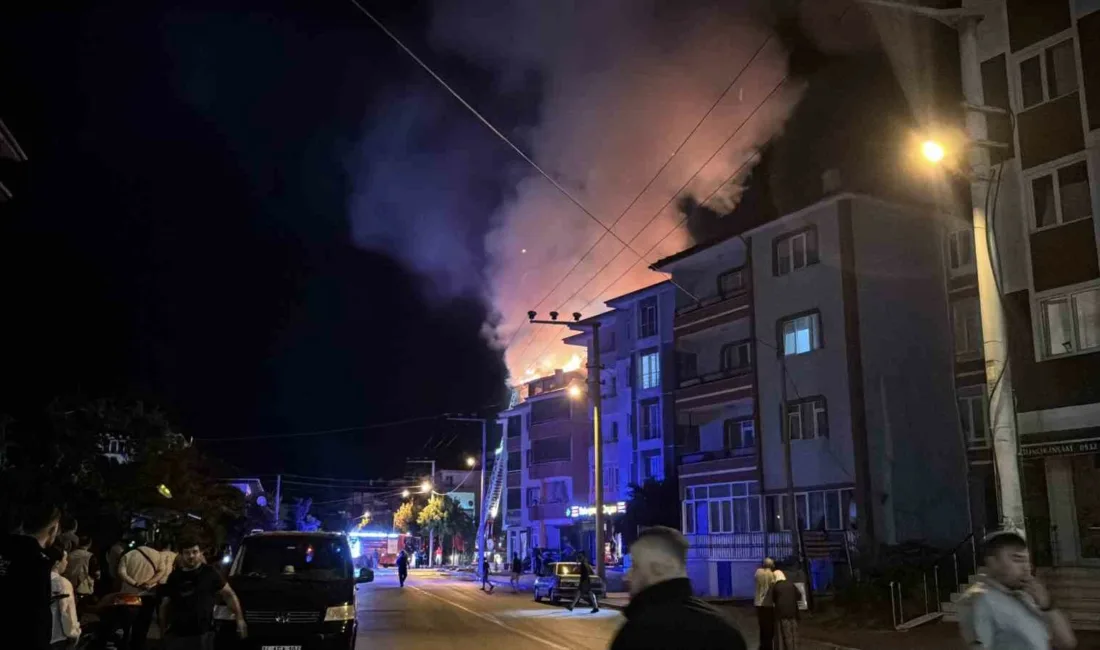 Bolu’da tadilatta olan 4 katlı apartmanın çatı katında çıkan yangında