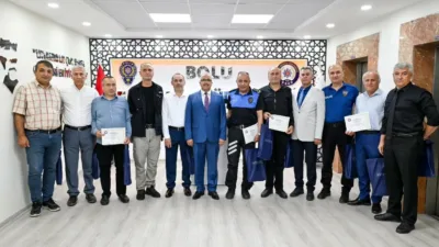 Bolu İl Emniyet Müdürlüğü kadrosundan emekli olan personele, görev süreleri