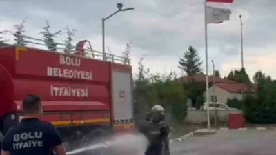 Bolu Belediyesi İtfaiye Müdürlüğü’nde stajını tamamlayan öğrenci, son gününde meslektaşlarının