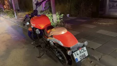 Bolu’da meydana gelen kazada otomobil ile çarpışan motosiklet sürücüsü yaralandı.
