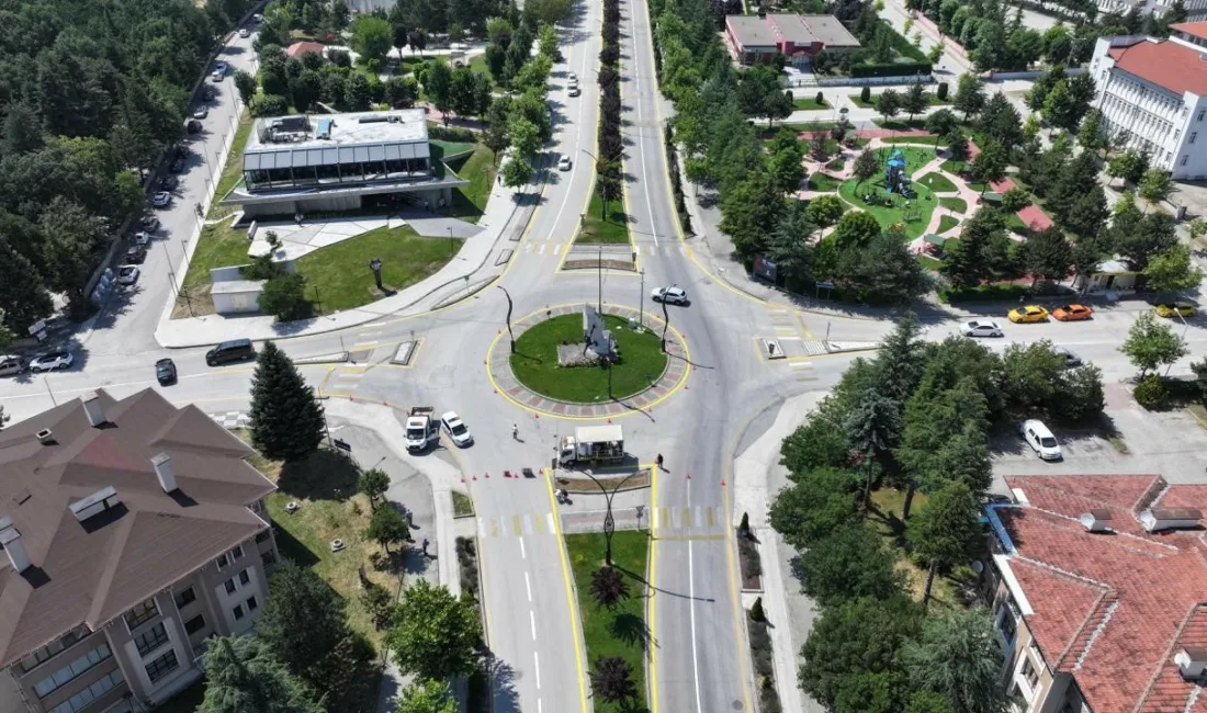 Bolu Belediyesi, kent genelinde trafik güvenliğini artırmak ve sürüş konforunu