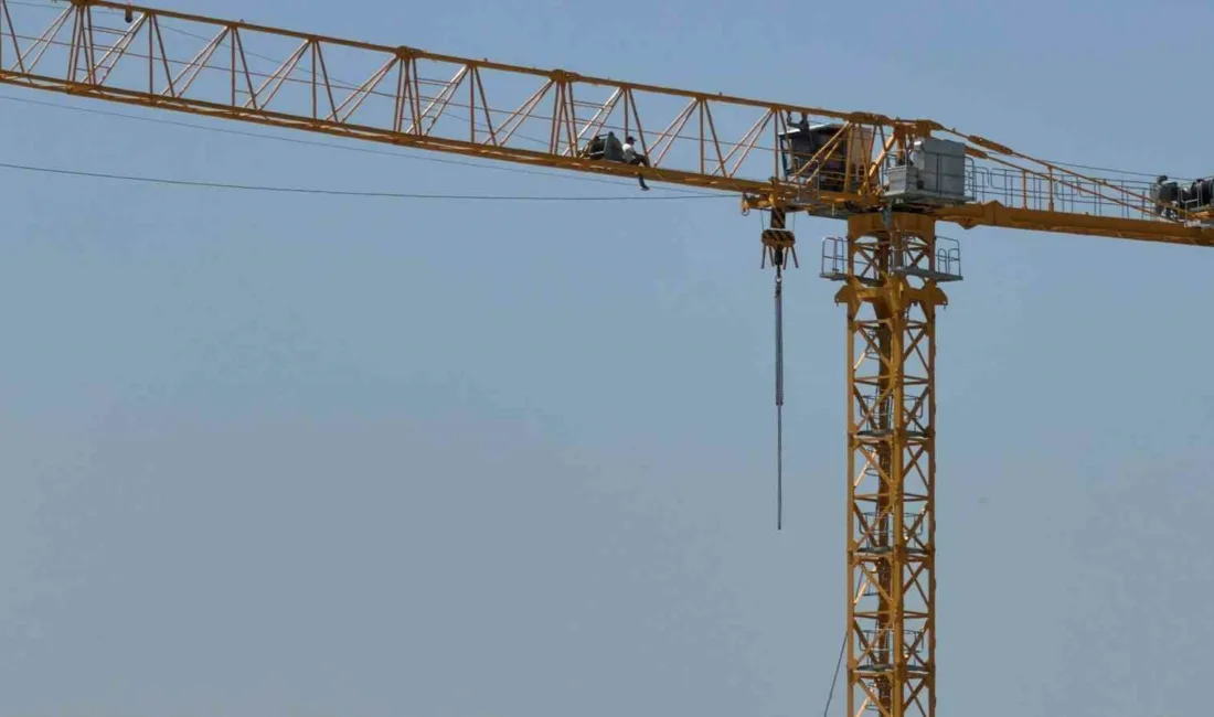 Bolu’da üniversitenin ek bina inşaatında çalışan işçi, maaşının ödenmediğini öne