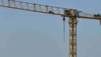 Bolu’da üniversitenin ek bina inşaatında çalışan işçi, maaşının ödenmediğini öne