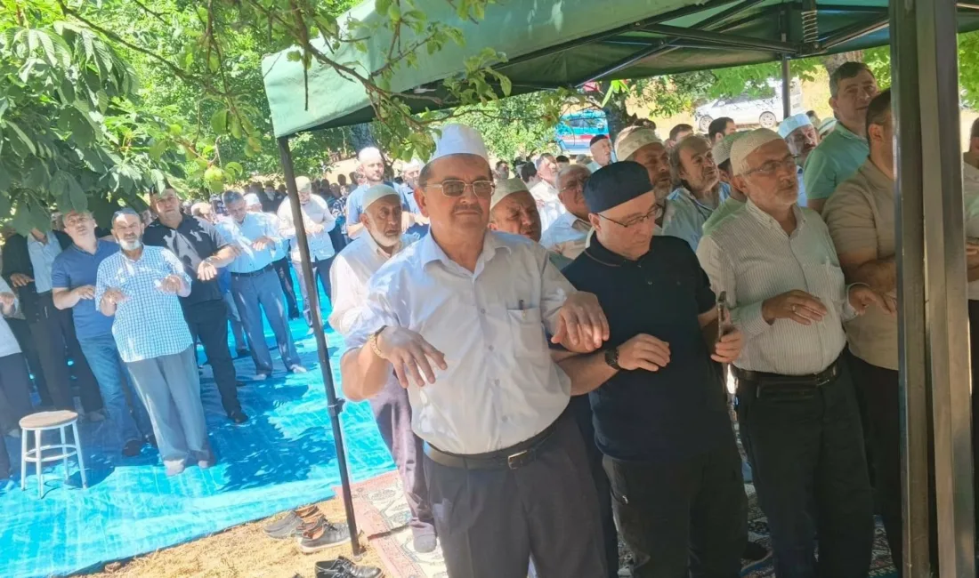 Bolu’nun Tetemeçele köyünde düzenlenen geleneksel Erenler Mevlidi’nde, kuraklıktan korunmak ve