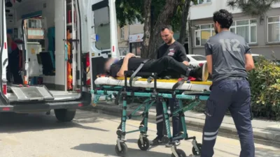 Bolu’da alkollü olduğu öğrenilen adam sokakta yürürken dengesini kaybedip düşerek