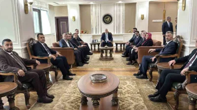 Çalışma ve Sosyal Güvenlik Bakanı Prof. Dr. Vedat Işıkhan, bir