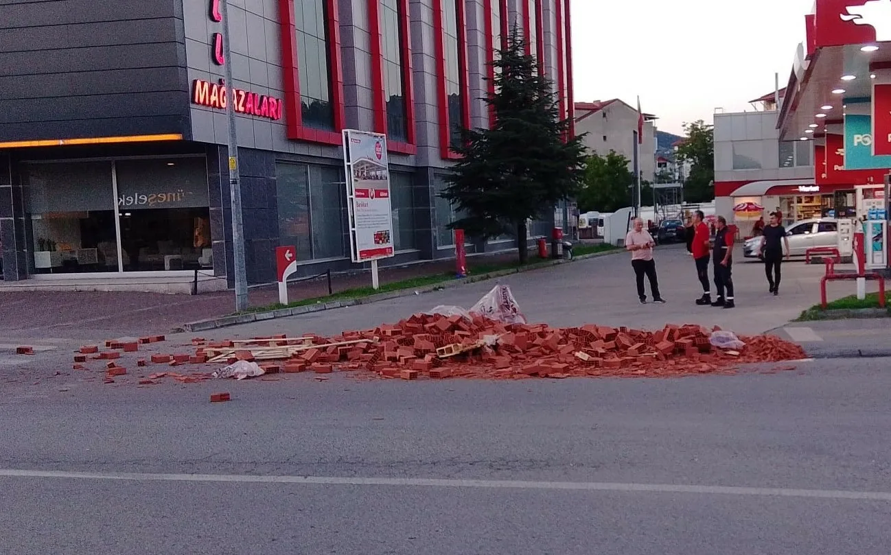 Zonguldak’ın Çaycuma ilçesinde meydana gelen olayda seyir halinde olan bir