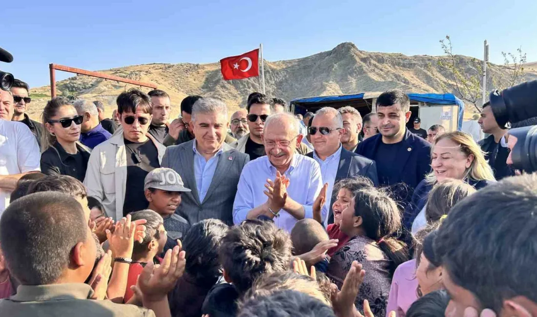 Cumhuriyet Halk Partisi (CHP) Genel Başkanı Kemal Kılıçdaroğlu, Özgür Özel’in