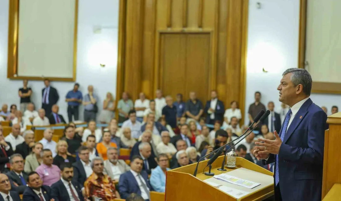 CHP Grup Başkanı Özgür Özel, CHP Genel Başkanı Kemal Kılıçdaroğlu’na