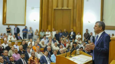 CHP Grup Başkanı Özgür Özel, CHP Genel Başkanı Kemal Kılıçdaroğlu’na