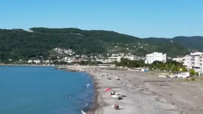 Kastamonu’da iki gün önce selin yaşandığı Cide ilçesinde, vatandaşlar çamurun