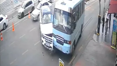 Karabük’te cip ile yolcu minibüsünün çarpıştığı kaza anı güvenlik kamerasına