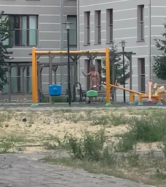 Kocaeli’de çocuk parkında elinde bıçak olan şahıs cinnet geçirdi. Polislerin