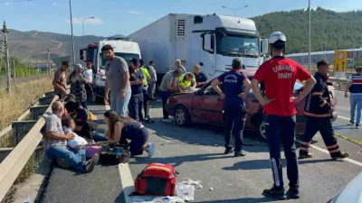 Sakarya’nın Pamukova ilçesi D-650 kara yolunda iki otomobilin çarpışması neticesinde