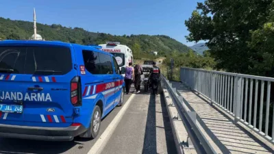 Zonguldak’ın Alaplı’da Mobilet sürücüsünün hakimiyetini kaybettiği motosikletin bariyerlere çarpması sonucu