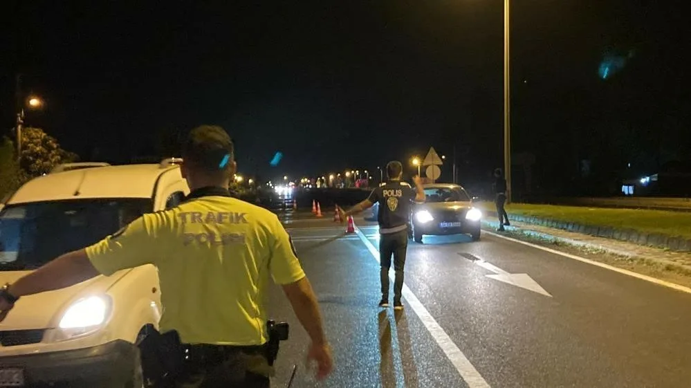 DÜZCE (İHA) – Düzce’de jandarma ve polis ekiplerince yapılan çalışmalarda,