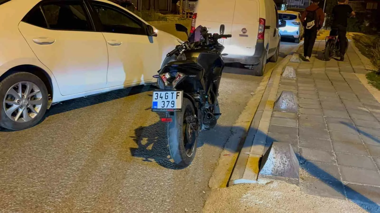 Düzce’de meydana gelen motosiklet kazasında 3 kişi yaralandı. Edinilen bilgilere