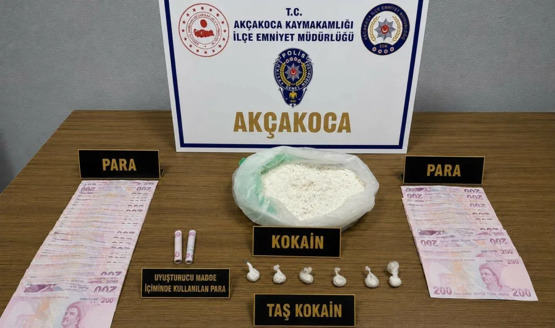 Düzce’nin Akçakoca ilçesinde düzenlenen uyuşturucu operasyonunda gözaltına alınan 4 şüpheliden