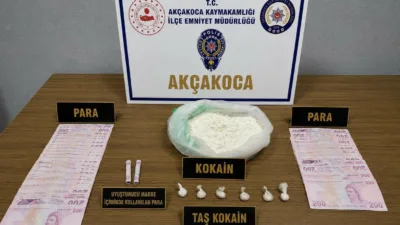 Düzce’nin Akçakoca ilçesinde düzenlenen uyuşturucu operasyonunda gözaltına alınan 4 şüpheliden