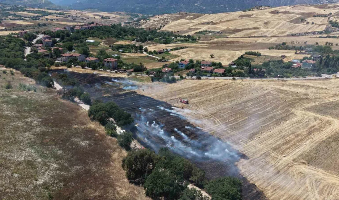 Karabük’te ekin tarlasında balya makinesinden sıçrayan kıvılcım sonrası çıkan yangınında
