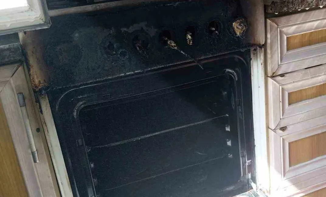 Zonguldak’ın Alaplı ilçesi Merkez Mahallesinde bulunan bir evde mutfaktaki fırına
