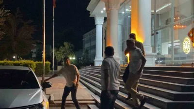 “İrtikap” soruşturması kapsamında tutuklanan ve Akçakoca Belediye Başkanlığı görevinden uzaklaştırılan