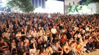 Gebze Eskihisar Kalesi’nde düzenlenen bilim show ve Onur Erol konseri,