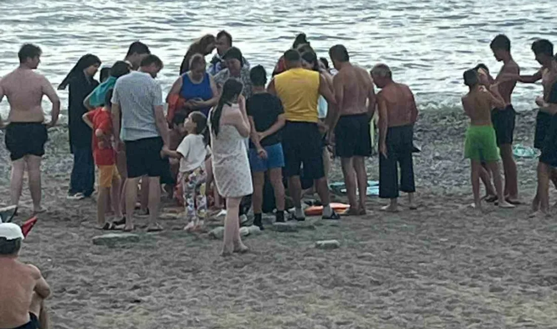 Zonguldak’ın Çaycuma ilçesine bağlı Filyos beldesinde serinlemek amacıyla denize giren