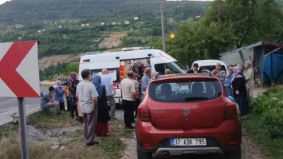 Kastamonu’nun İnebolu ilçesinde fireni tutmayan hafif ticari aracın çarptığı anne