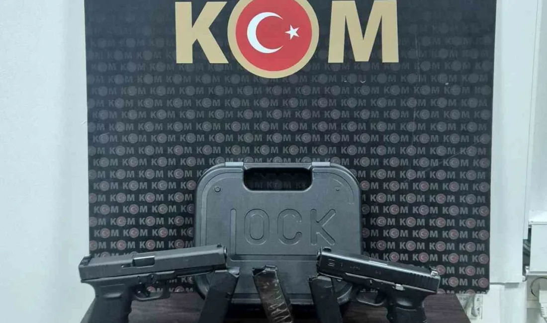 Kocaeli’nin Gebze ilçesinde düzenlenen operasyonda 2 ruhsatsız tabanca ile çok