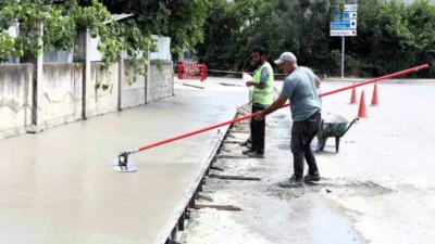 Gölcük Çiftlik Mahallesi’nde altyapının yenilenmesinin ardından başlatılan üstyapı çalışmaları tüm