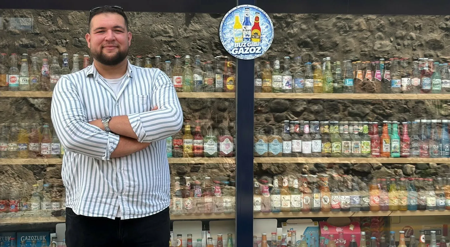 Bolu’da yaşayan Mustafa Akbaş, Türkiye’nin farklı şehirlerinden topladığı gazoz kapakları