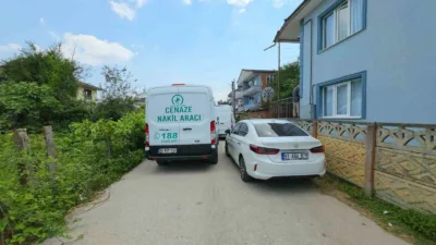 Düzce’de inşaat işçilerinin kaldığı dairede bir şahıs silahla oynarken başka