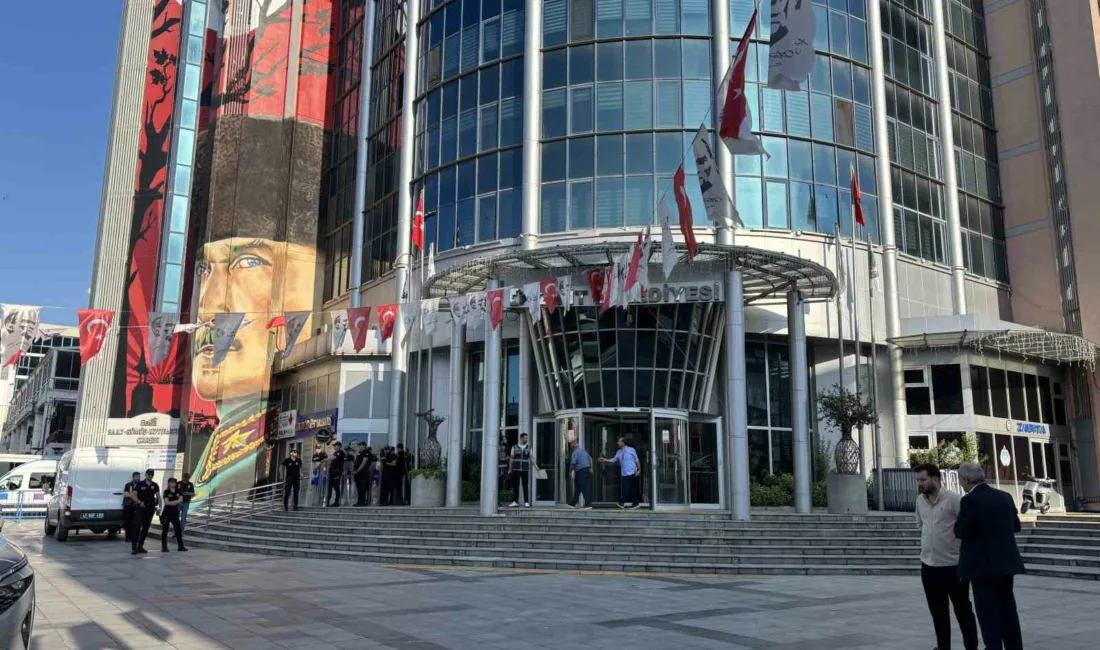İzmit Belediyesine yönelik yürütülen yolsuzluk soruşturması kapsamında, aralarında Belediye Başkanı