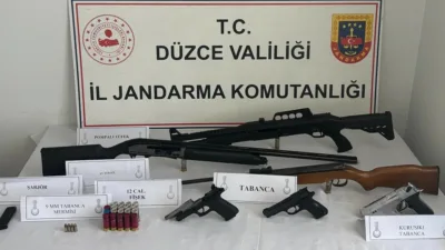 DÜZCE(İHA) – Düzce’de jandarma ekipleri tarafından yapılan huzur güven uygulamaları