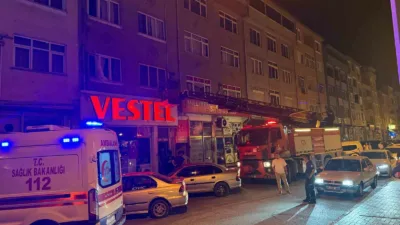 Karabük’ün Yenice ilçesinde bir kişi, eşini meyve bıçağıyla boğazını keserek