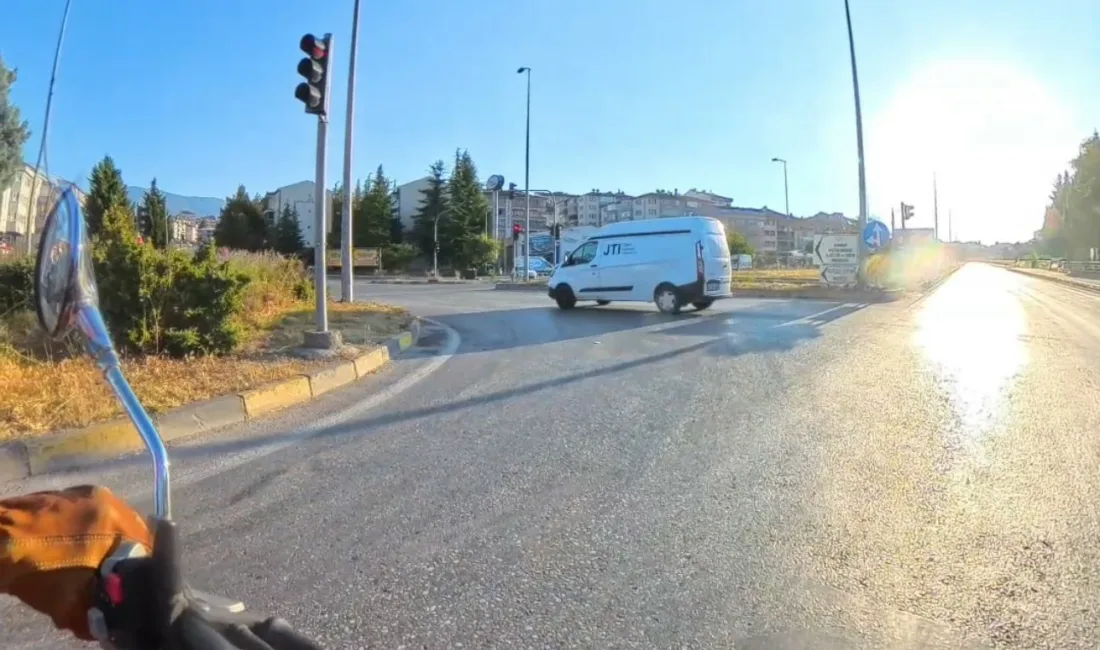 Karabük’te bazı sürücülerin kırmızı ışıkta durmayarak yaptığı trafik ihlalleri, bir