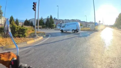 Karabük’te bazı sürücülerin kırmızı ışıkta durmayarak yaptığı trafik ihlalleri, bir